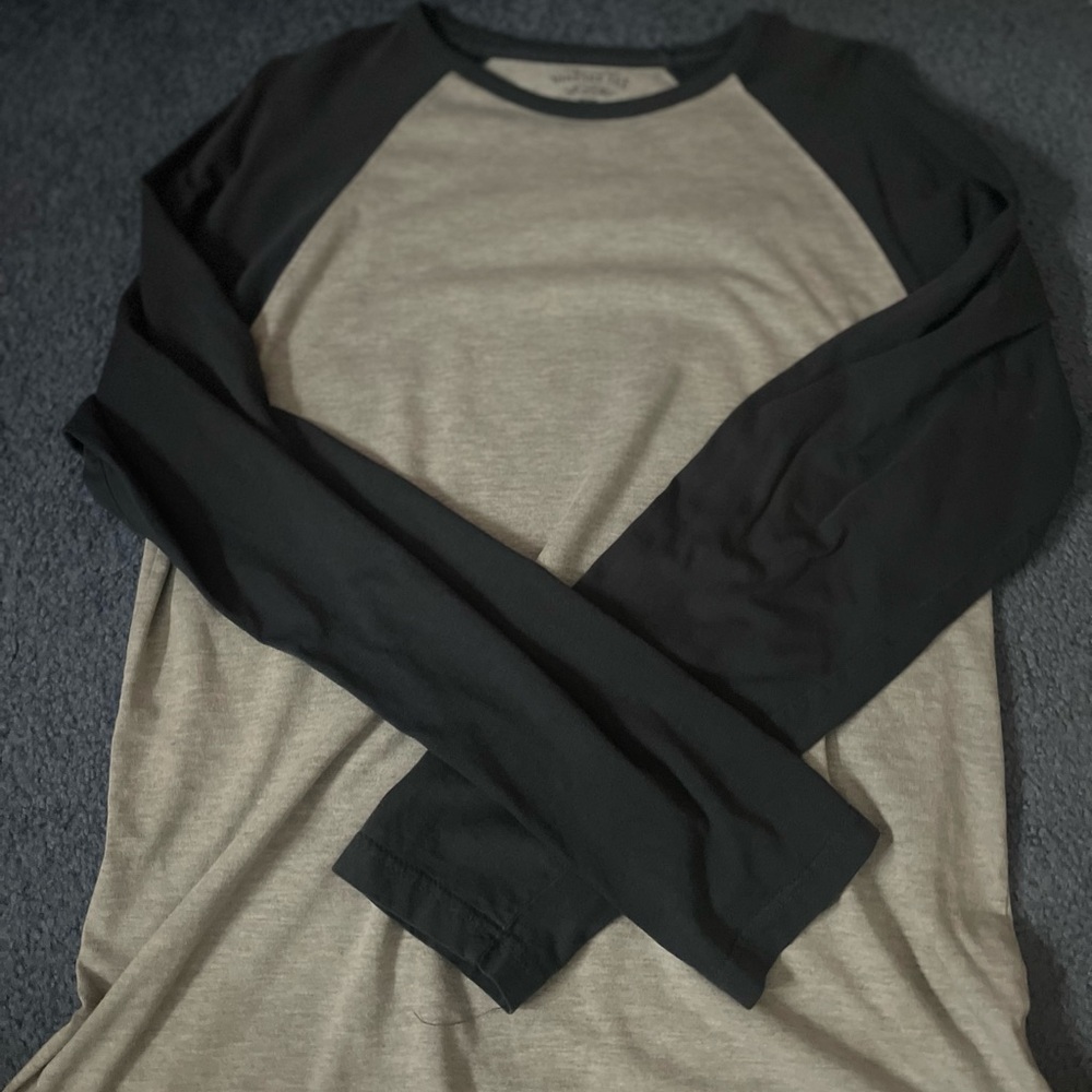 Faded Glory Black and Gray Long Sleeve Tee Classic Design